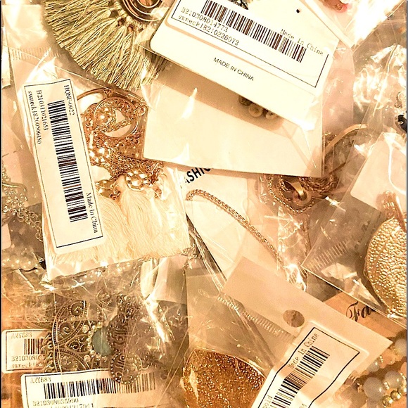 🌾MYSTERY SURPRISE 18 FOR $68 JEWELRY BUNDLE - Picture 13 of 16